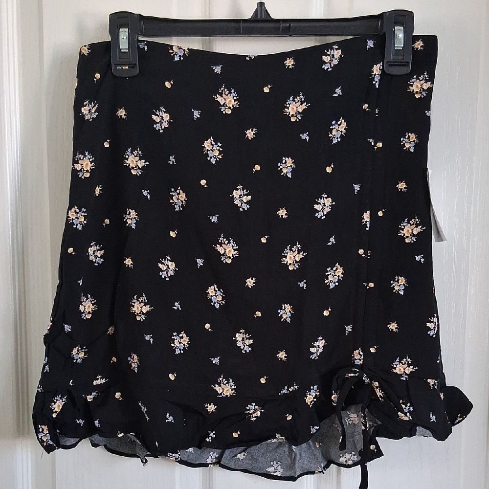 Forever 21 Black Floral Mini Skirt